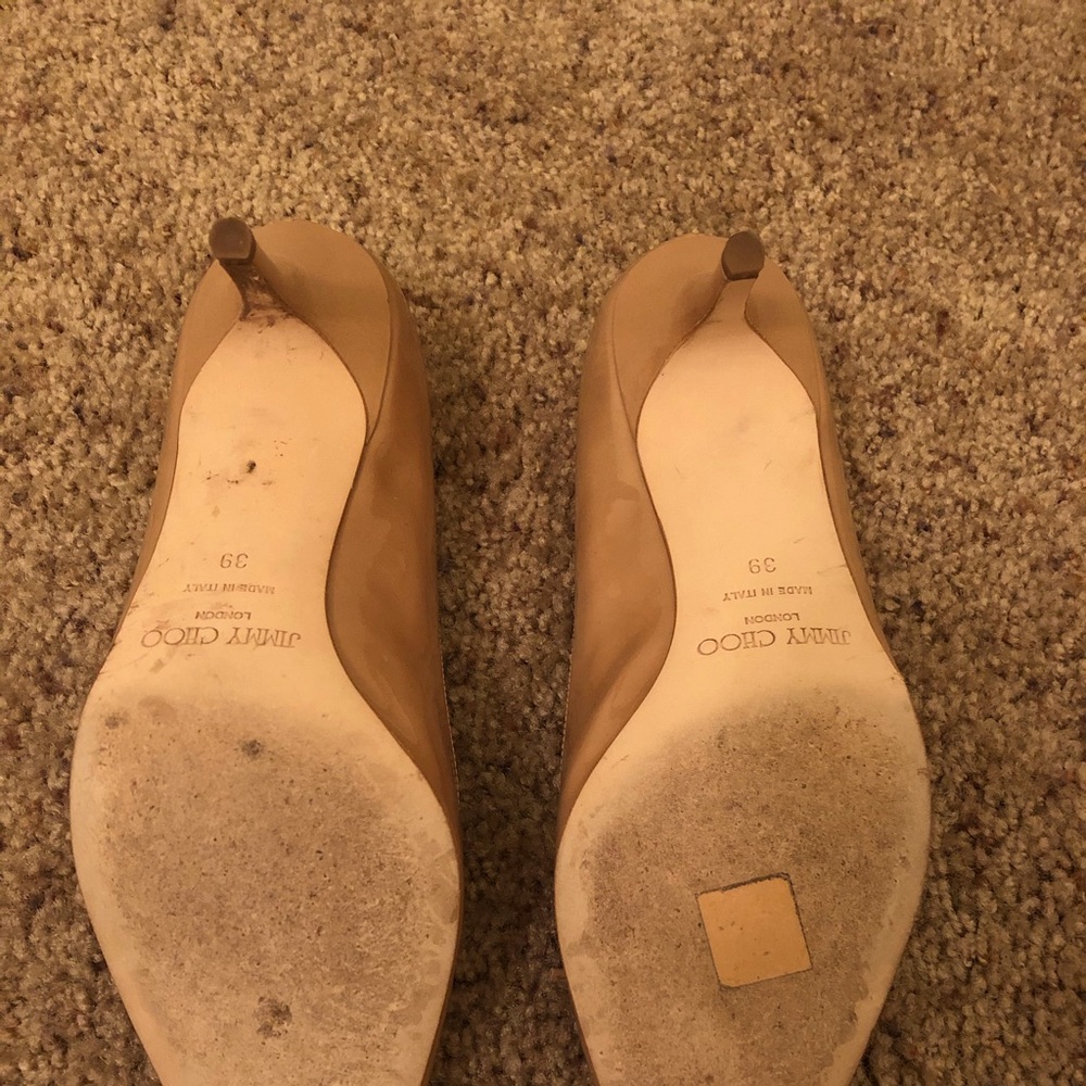 Jimmy Choo nude patent leather pump. - Picture 6 of 6
